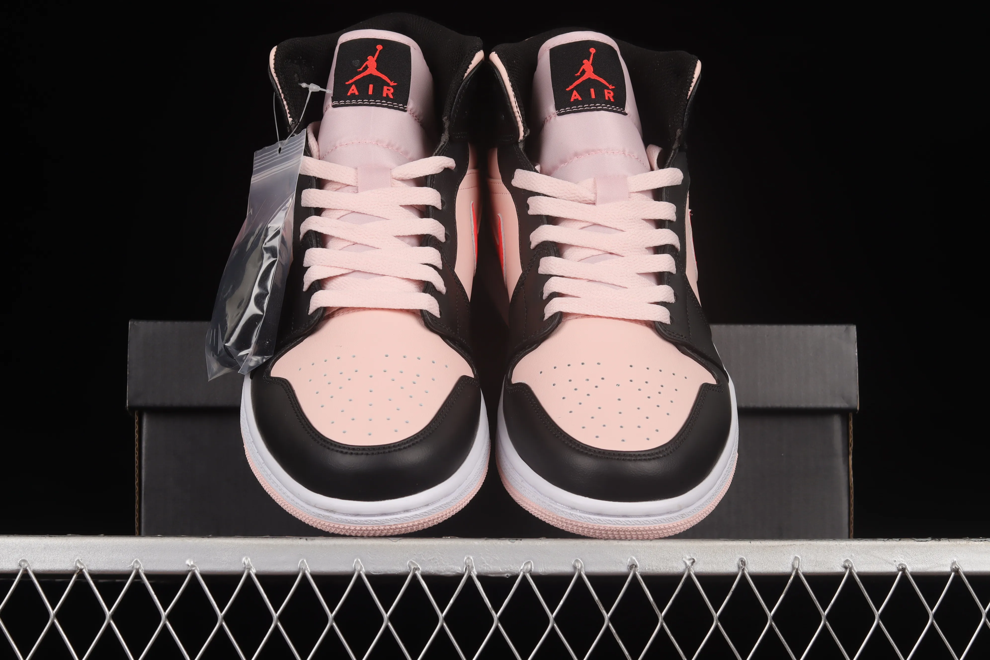 All categories Air Jordan Jordan series basketball shoes Air Jordan 1 Mid Air Jordan 1 Mid AJ1 Joe 1 black powder mid-top retro basketball shoes 554725-604